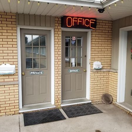 سولت سانت ماري Adams Motel المظهر الخارجي الصورة