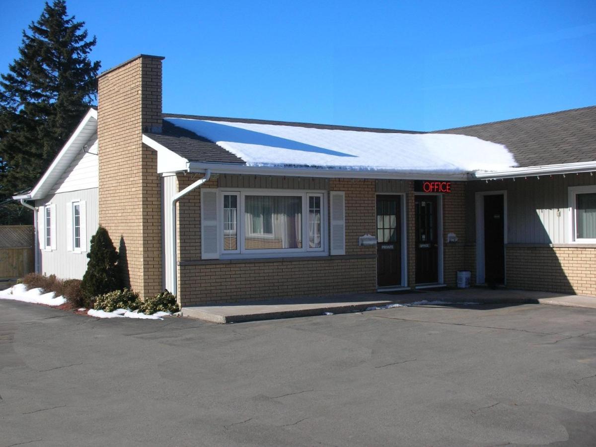 سولت سانت ماري Adams Motel المظهر الخارجي الصورة