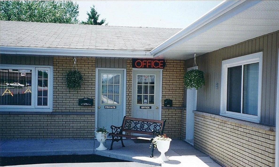 سولت سانت ماري Adams Motel المظهر الخارجي الصورة