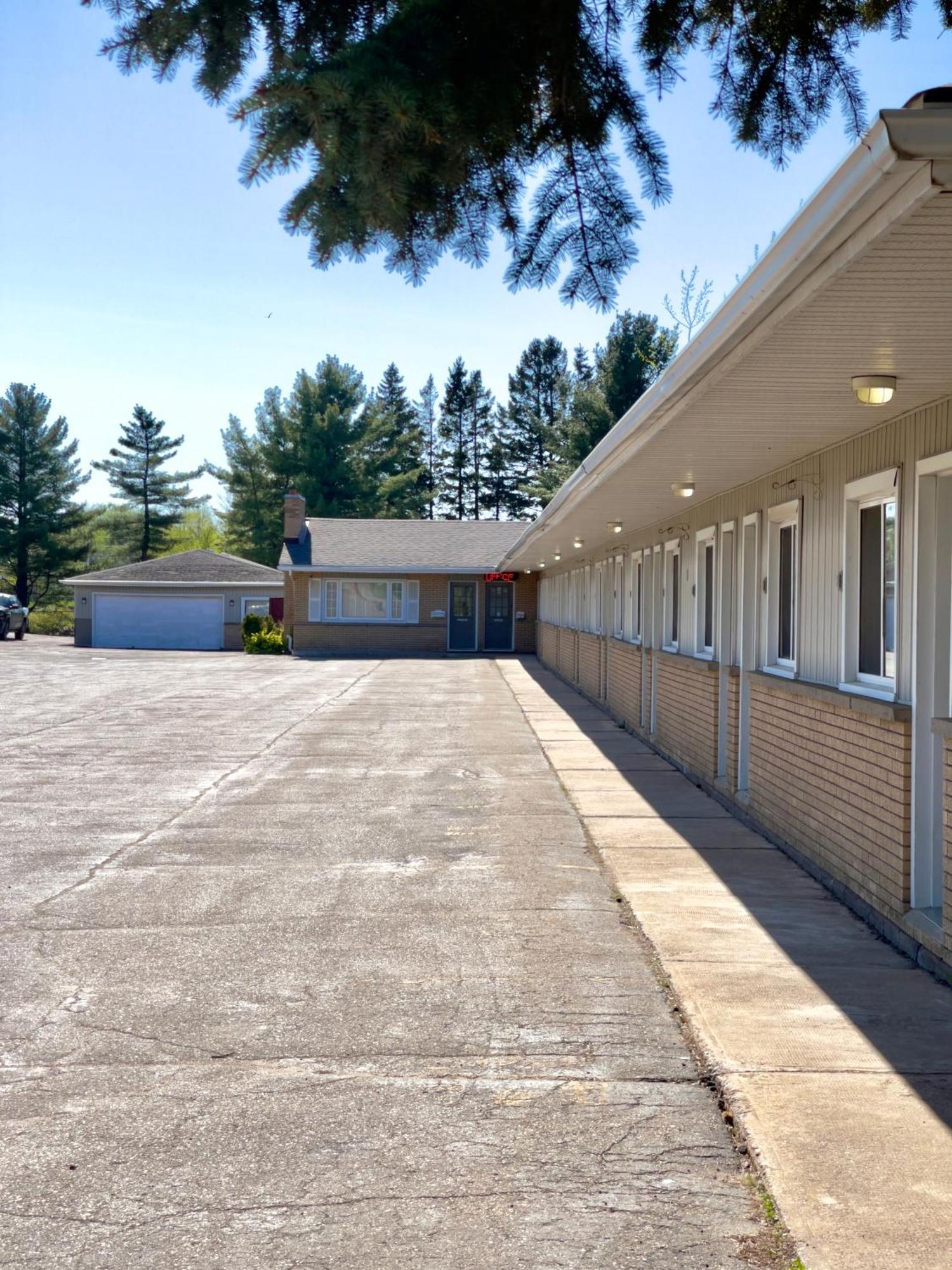 سولت سانت ماري Adams Motel المظهر الخارجي الصورة